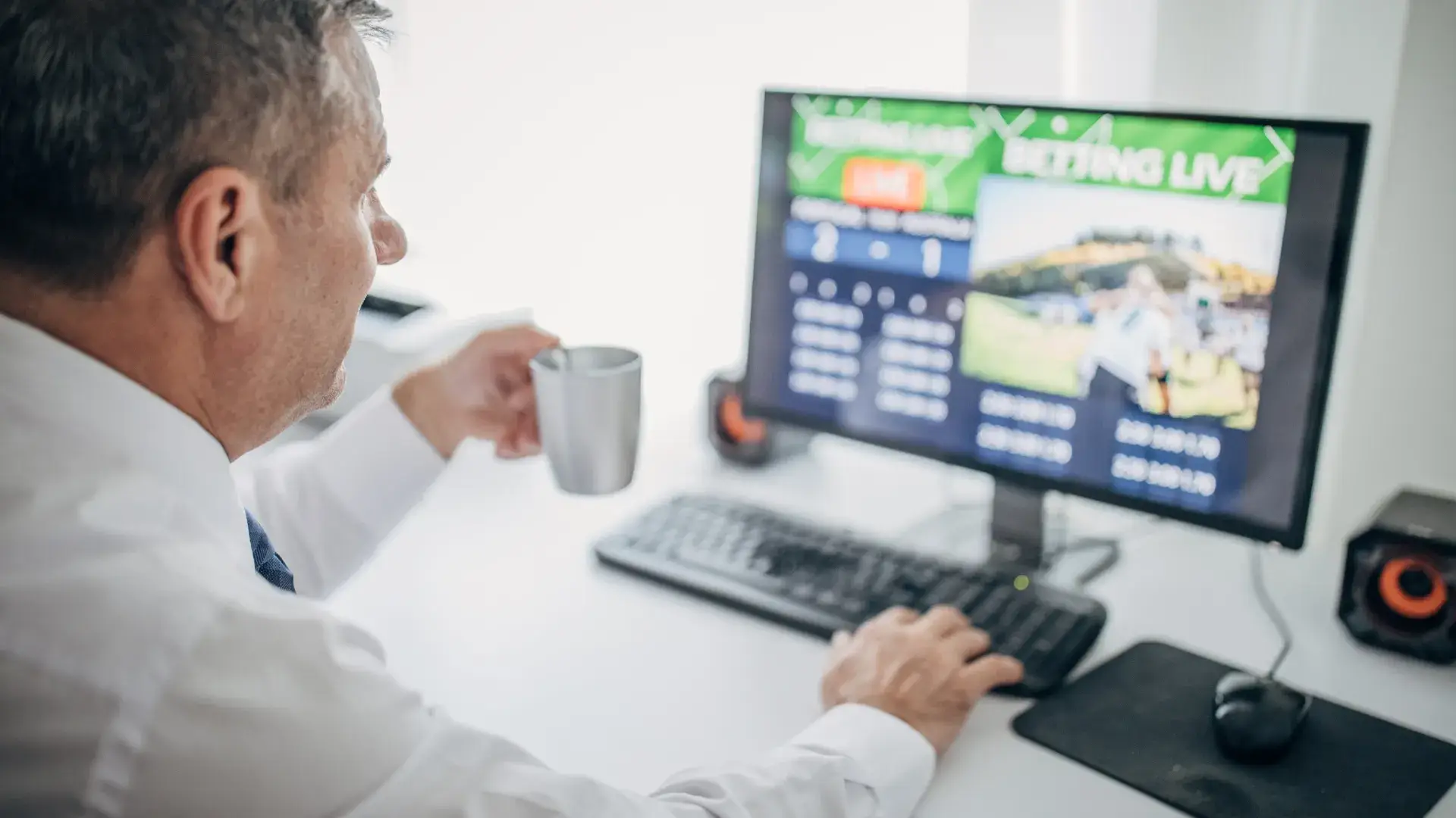 PERSONA GANANDO UNA APUESTA DEPORTIVA